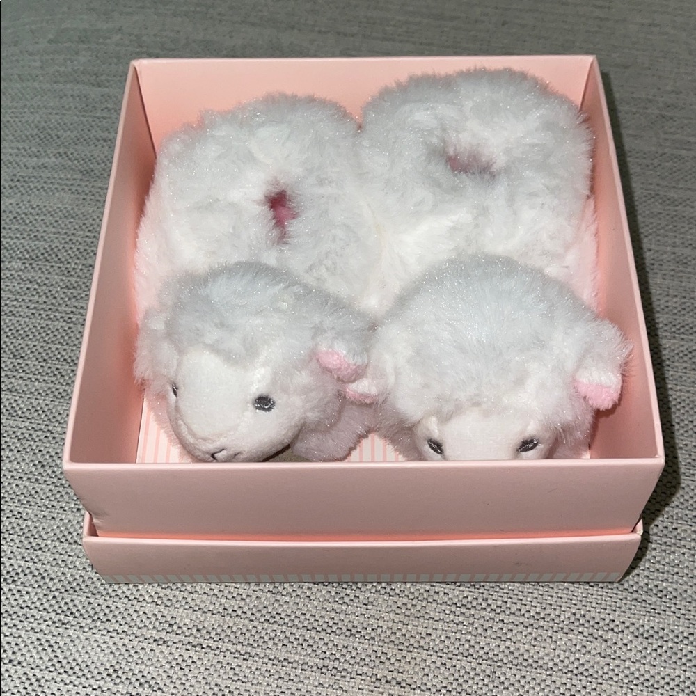Doudou et Compagnie Paris Baby Lamb Slippers Newborn Size